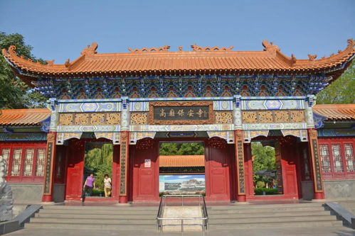 这座寺庙有点不寻常 既高又密,建有 中国四大古地狱之一