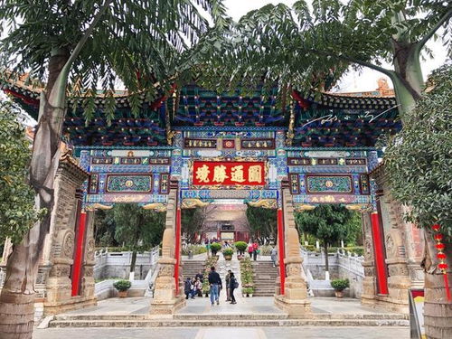 中国唯一的 倒坡寺 ,拜佛需要一路往下走,位于云南昆明市中心