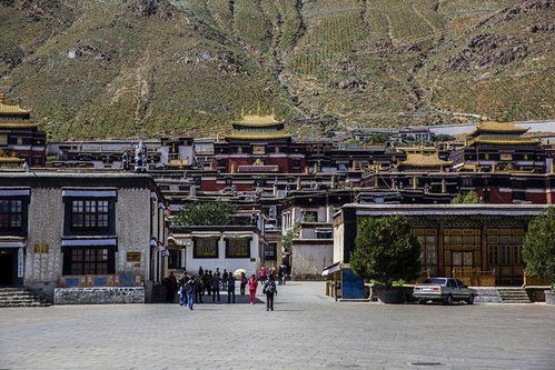 西藏著名的山是 珠峰冈仁波齐峰南迦巴马峰 你说风景最美的是哪